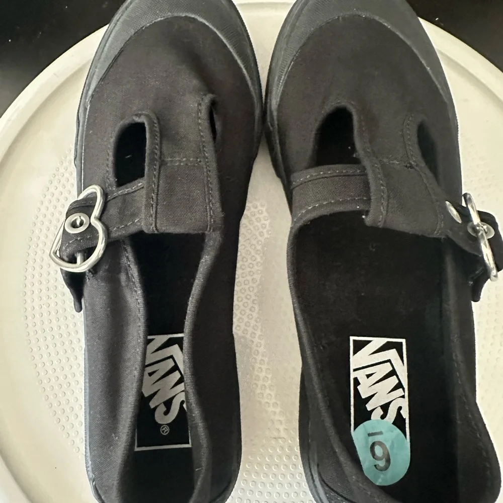 🆕Vans Canvas Heart Buckle Mary Janes - Picture 8 of 14